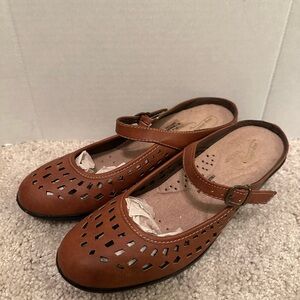 Easy Street Tan Mary Jane heels, size 8.5, new without box